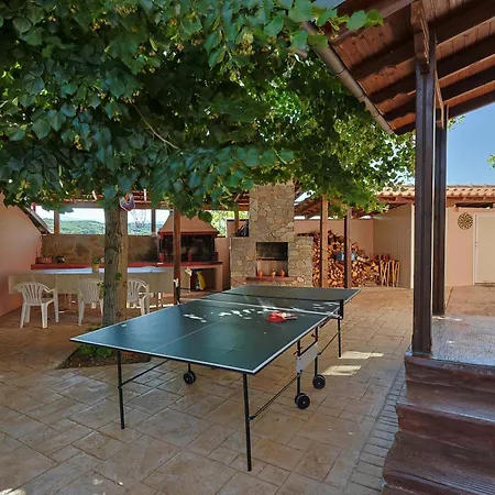 Vila Peponi Spacious Traditional With Garden - Bbq & Private Parking *