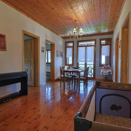 Vila Peponi Spacious Traditional With Garden - Bbq & Private Parking