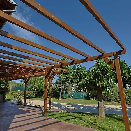 Vila Peponi Spacious Traditional With Garden - Bbq & Private Parking