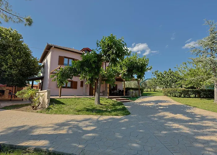 Peponi Spacious Traditional With Garden - Bbq & Private Parking
