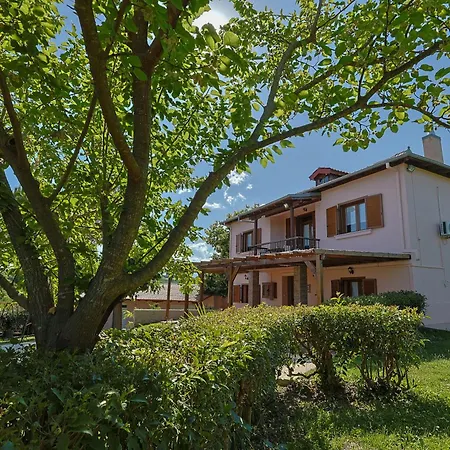 Villa Peponi Spacious Traditional With Garden - Bbq & Private Parking