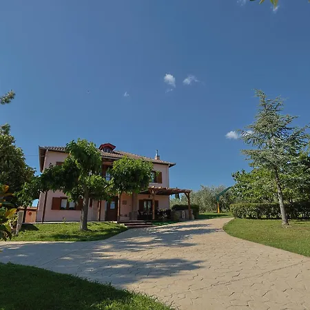 Villa Peponi Spacious Traditional With Garden - Bbq & Private Parking