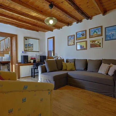 Villa Peponi Spacious Traditional With Garden - Bbq & Private Parking