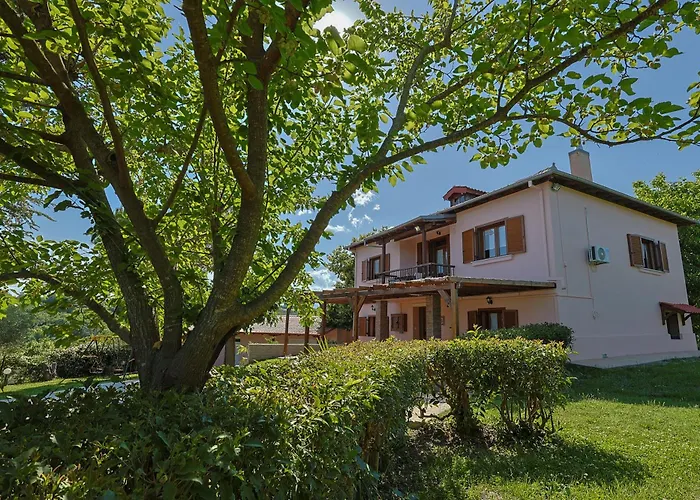 Villa Peponi Spacious Traditional With Garden - Bbq & Private Parking