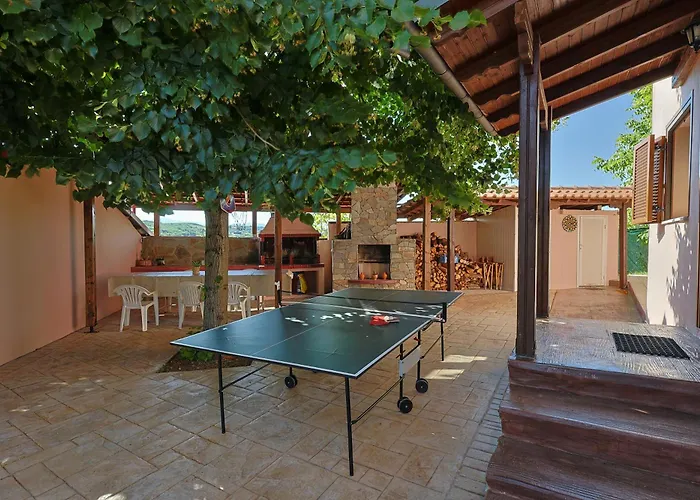 Villa Peponi Spacious Traditional With Garden - Bbq & Private Parking *