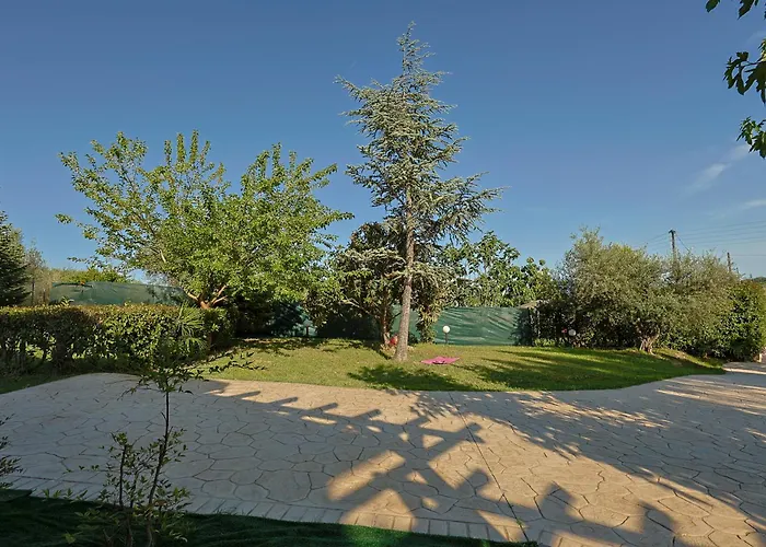 Villa Peponi Spacious Traditional With Garden - Bbq & Private Parking