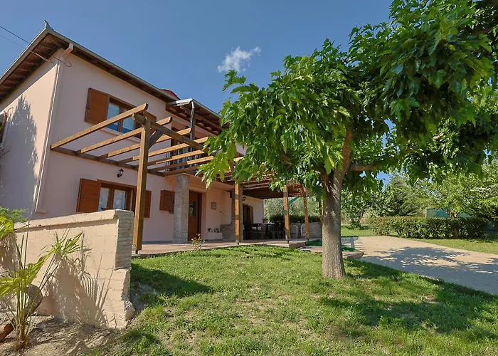 Peponi Spacious Traditional With Garden - Bbq & Private Parking