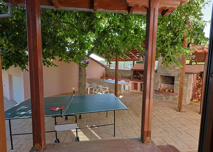Villa Peponi Spacious Traditional With Garden - Bbq & Private Parking *