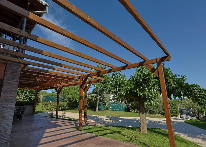 Villa Peponi Spacious Traditional With Garden - Bbq & Private Parking